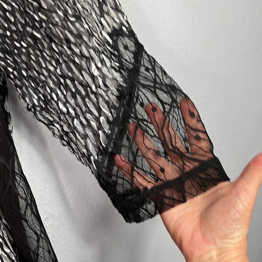 Chico’s Travelers Collection Black & White Sheer Lace 3/4 Sleeve Kimono - Picture 4 of 8